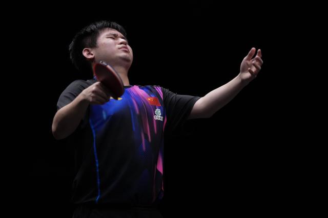 (251213) -- HONG KONG, Dec. 13, 2025 (Xinhua) -- Lin Shidong reacts during the men's singles quarterfianl match between Lin Shidong of China and Xiang Peng of China at the WTT Finals Hong Kong 2025 in Hong Kong, south China, Dec. 13, 2025. (Xinhua/Lui Siu Wai)