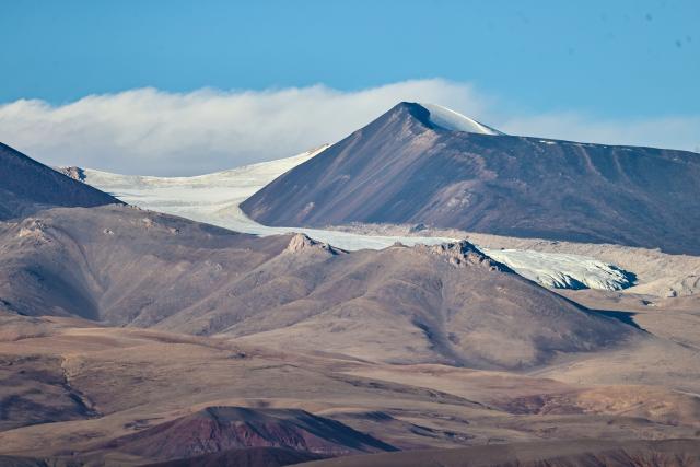 (251213) -- LHASA, Dec. 13, 2025 (Xinhua) -- This photo taken on Dec. 1, 2025 shows the scenery of the Changtang National Nature Reserve, southwest China's Xizang Autonomous Region. Located in the northern part of Xizang with an average altitude exceeding 4,500 meters, the Changtang National Nature Reserve is home to over 30 kinds of wild animals listed on China's national-level protection catalogue, including Tibetan antelopes and wild yaks. (Xinhua/Guo Yu)