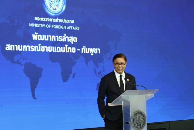 (251213) -- BANGKOK, Dec. 13, 2025 (Xinhua) -- Thai Foreign Minister Sihasak Phuangketkeow speaks during a press conference at the Foreign Ministry in Bangkok, Thailand, Dec. 13, 2025. TO GO WITH "Thai FM says disappointed by Trump's remarks on Thailand-Cambodia border clashes" (Xinhua/Sun Weitong)