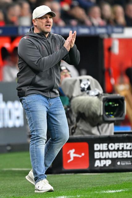 (251214) -- LEVERKUSEN, Dec. 14, 2025 (Xinhua) -- FC Cologne's head coach Lukas Kwasniok reacts during the German first division of Bundesliga football match between Bayer 04 Leverkusen and FC Cologne in Leverkusen, Germany, Dec. 13, 2025. (Photo by Ulrich Hufnagel/Xinhua)