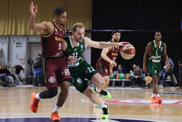 (251214) -- LJUBLJANA, Dec. 14, 2025 (Xinhua) -- Jaka Blazic (2nd L) of Cedevita Olimpija breaks through during the 10th round match between Cedevita Olimpija and Bosna BH Telekom at the AdmiralBet ABA Basketball League 2025/26 in Ljubljana, Slovenia, Dec. 13, 2025. (Photo by Zeljko Stevanic/Xinhua)