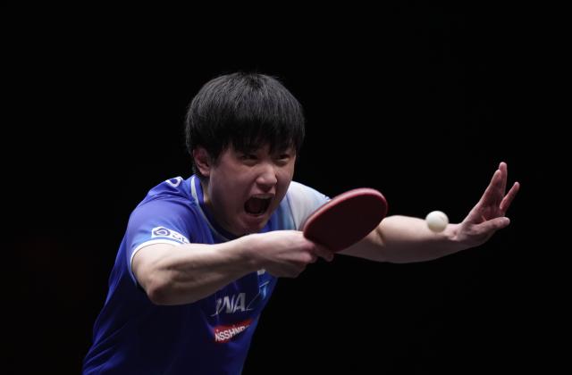 (251214) -- HONG KONG, Dec. 14, 2025 (Xinhua) -- Harimoto Tomokazu hits a return during the men's singles semifinal match between Lin Shidong of China and Harimoto Tomokazu of Japan at the WTT Finals Hong Kong 2025 in Hong Kong, south China, Dec. 14, 2025. (Xinhua/Lui Siu Wai)