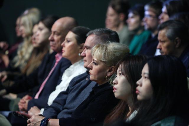 (251214) -- MINSK, Dec. 14, 2025 (Xinhua) -- People attend the premiere of the Chinese historical film "Dead To Rights" in Minsk, Belarus, Dec. 12, 2025.
  TO GO WITH "Feature: Remembering Nanjing Massacre -- Belarusians, Chinese unite in grief and hope at film premiere" (Photo by Henadz Zhinkov/Xinhua)