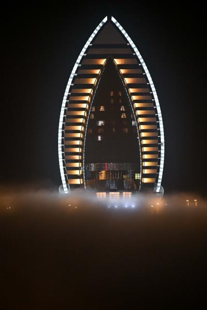 (251214) -- ASHGABAT, Dec. 14, 2025 (Xinhua) -- This photo taken on Dec. 13, 2025 shows advection fog in Ashgabat, Turkmenistan. (Xinhua/Li Renzi)