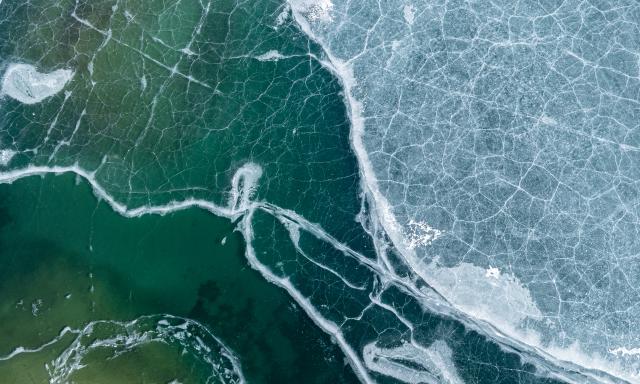 (251214) -- LHASA, Dec. 14, 2025 (Xinhua) -- An aerial drone photo taken on Dec. 13, 2025 shows the scenery of a lake in Maizhokunggar County, southwest China's Xizang Autonomous Region. (Xinhua/Gaesang Namgyae)