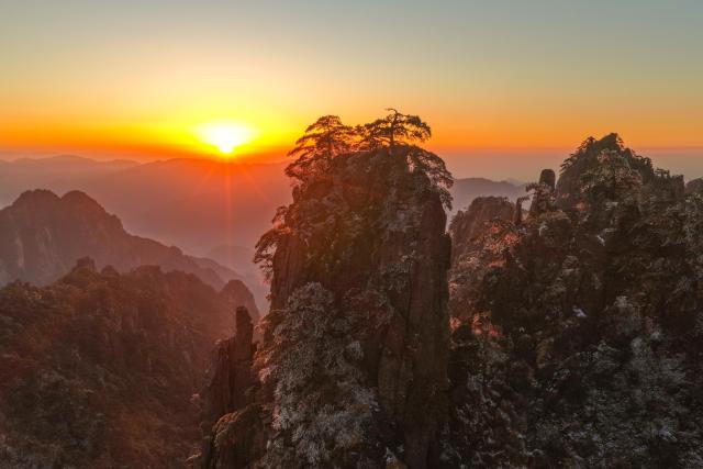 (251214) -- HUANGSHAN, Dec. 14, 2025 (Xinhua) -- An aerial drone photo taken on Dec. 14, 2025 shows the Huangshan Mountain scenic area at sunrise after snow, in east China's Anhui Province. (Photo by Shi Yalei/Xinhua)