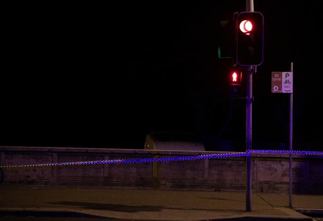 (251214) -- SYDNEY, Dec. 14, 2025 (Xinhua) -- Police cordon off an area near the shooting site at Bondi Beach in Sydney, Australia, on Dec. 14, 2025. At least 12 people have died after a shooting at Sydney's Bondi Beach on Sunday night, said New South Wales Premier Chris Minns.
   One of the offenders was among the dead and another one is in custody, the Australian Broadcasting Corporation (ABC) cited Minns as saying. (Xinhua/Ma Ping)