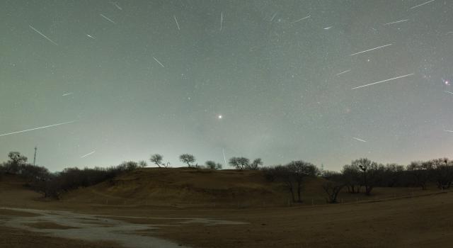 (251214) -- HARBIN, Dec. 14, 2025 (Xinhua) -- This stack composite photo taken on Dec. 13, 2025 shows the Geminid meteor shower in the sky over Daqing City, northeast China's Heilongjiang Province. The Geminid meteor shower, one of the most spectacular meteor showers of the year, reached its peak on Sunday. (Photo by Liu Wei/Xinhua)