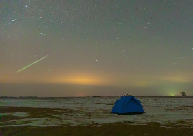 (251214) -- HARBIN, Dec. 14, 2025 (Xinhua) -- This photo taken on Dec. 13, 2025 shows the Geminid meteor shower in the sky over Huachuan County, northeast China's Heilongjiang Province. The Geminid meteor shower, one of the most spectacular meteor showers of the year, reached its peak on Sunday. (Photo by Zhu Zongqiang/Xinhua)