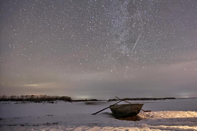 (251214) -- HARBIN, Dec. 14, 2025 (Xinhua) -- This photo taken on Dec. 13, 2025 shows the Geminid meteor shower in the sky over Tongjiang City, northeast China's Heilongjiang Province. The Geminid meteor shower, one of the most spectacular meteor showers of the year, reached its peak on Sunday. (Photo by Liu Wanping/Xinhua)