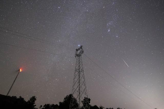 (251214) -- CONGJIANG, Dec. 14, 2025 (Xinhua) -- This photo taken on Dec. 14, 2025 shows the Geminid meteor shower in the sky over Congjiang County, southwest China's Guizhou Province. The Geminid meteor shower, one of the most spectacular meteor showers of the year, reached its peak on Sunday. (Photo by Wu Xingke/Xinhua)