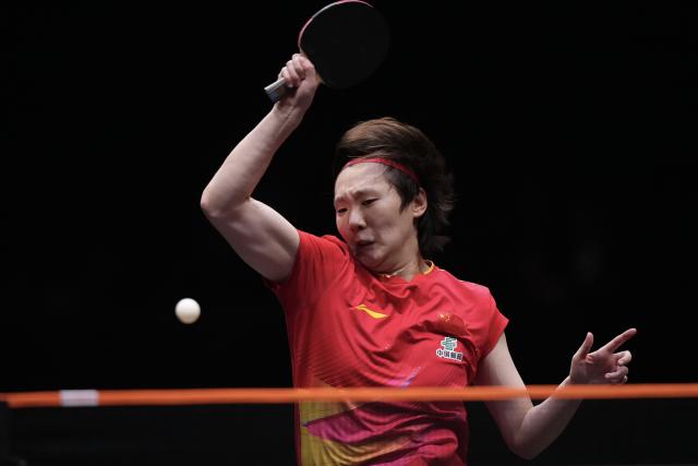 (251214) -- HONG KONG, Dec. 14, 2025 (Xinhua) -- Wang Manyu competes during the women's singles final between Wang Manyu of China and Kuai Man of China at the WTT Finals Hong Kong 2025 in Hong Kong, south China, Dec. 14, 2025. (Xinhua/Lui Siu Wai)
