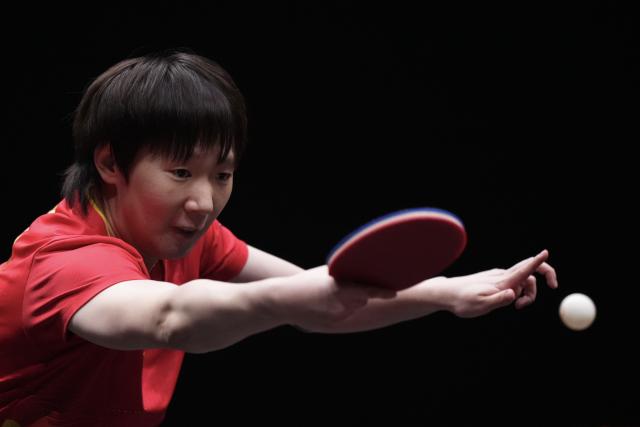 (251214) -- HONG KONG, Dec. 14, 2025 (Xinhua) -- Wang Manyu competes during the women's singles final between Wang Manyu of China and Kuai Man of China at the WTT Finals Hong Kong 2025 in Hong Kong, south China, Dec. 14, 2025. (Xinhua/Lui Siu Wai)