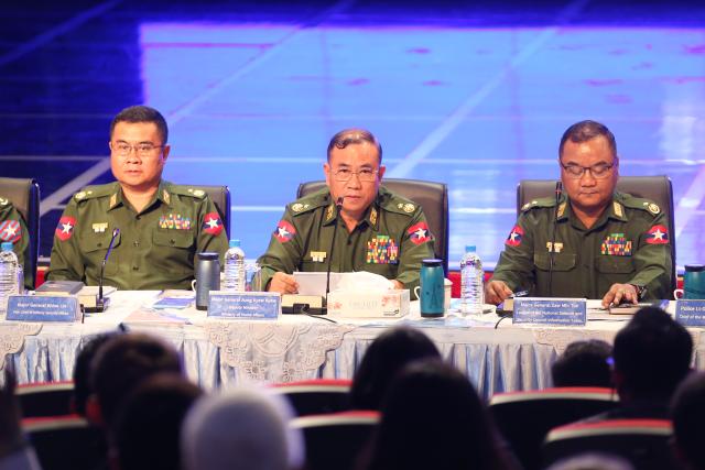 (251214) -- YANGON, Dec. 14, 2025 (Xinhua) -- Myanmar's Deputy Minister for Home Affairs Maj-Gen Aung Kyaw Kyaw (C) speaks at a press conference on the elimination of telecom fraud and online gambling in Yangon, Myanmar, Dec. 14, 2025. TO GO WITH "Myanmar reiterates on telecom fraud, online gambling eradication" (Xinhua/Myo Kyaw Soe)