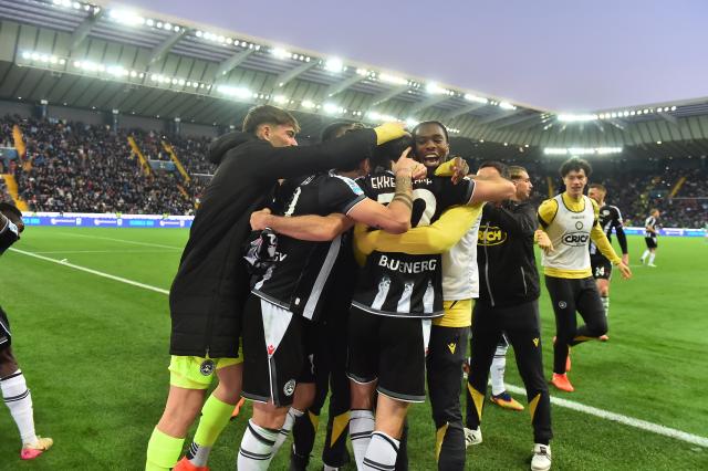 (251215) -- UDINE, Dec. 15, 2025 (Xinhua) -- Udinese's Jurgen Ekkelenkamp (C, front) celebrates his goal with his teammates during a Serie A football match between Udinese and Napoli in Udine, Italy, Dec.14, 2025. (Photo by Diego Petrussi/Xinhua)