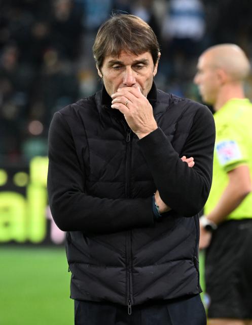 (251215) -- UDINE, Dec. 15, 2025 (Xinhua) -- Napoli's head coach Antonio Conte reacts during a Serie A football match between Udinese and Napoli in Udine, Italy, Dec.14, 2025. (Photo by Diego Petrussi/Xinhua)