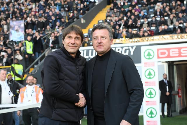 (251215) -- UDINE, Dec. 15, 2025 (Xinhua) -- Udinese's head coach Kosta Runjaic (R) poses with Napoli's head coach Antonio Conte before a Serie A football match between Udinese and Napoli in Udine, Italy, Dec.14, 2025. (Photo by Diego Petrussi/Xinhua)