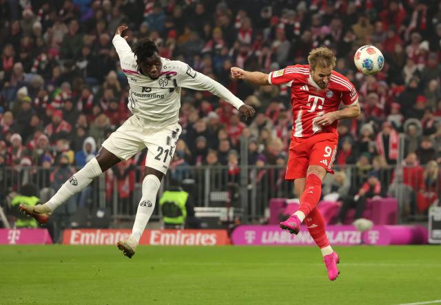 (251215) -- MUNICH, Dec. 15, 2025 (Xinhua) -- Harry Kane (R) of FC Bayern Munich and Danny da Costa of FSV Mainz 05 head for the ball during the German first division Bundesliga football match between FC Bayern Munich and FSV Mainz 05 in Munich, Germany, Dec. 14, 2025. (Photo by Philippe Ruiz/Xinhua)