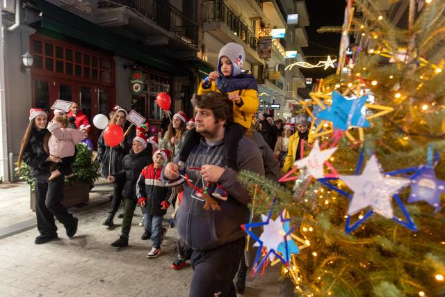 (251215) -- TRIPOLI, Dec. 15, 2025 (Xinhua) -- People celebrate the Christmas season in Tripoli, Greece, Dec. 14, 2025.
  Tripoli, a city at the heart of the Peloponnese peninsula in southern Greece, was filled with festive colors and music on Sunday evening as it hosted its Santa Walk for the third consecutive year. 
  Around 600 people of all ages dressed in Santa Claus costumes took part in the event, spreading Christmas cheer through the streets before gathering in the city's central square for the lighting of the municipal Christmas tree. (Photo by Marios Lolos/Xinhua)