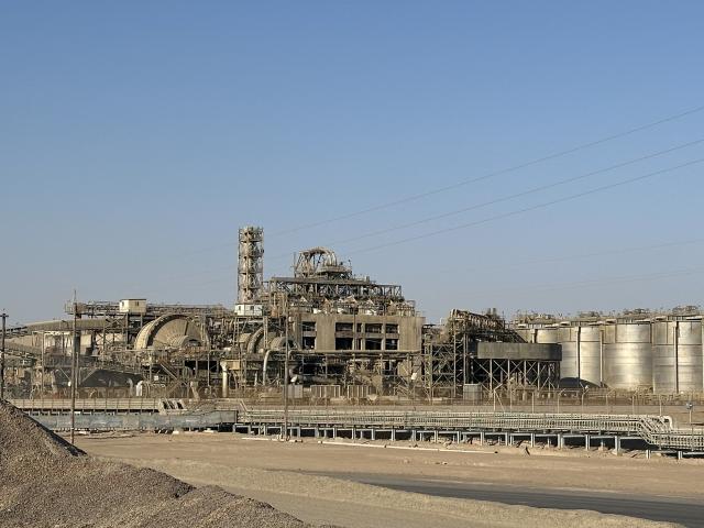 (251215) -- WINDHOEK, Dec. 15, 2025 (Xinhua) -- This photo shows the production area of the Husab Mine in the Erongo Region, Namibia on July 18, 2025.
  TO GO WITH "Feature: Skills take root, hope grows around Namibia's Husab Mine beyond mining" (Xinhua/Lin Jing)