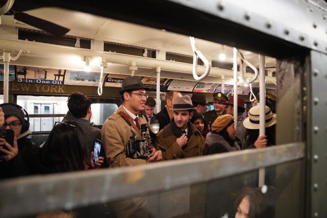 (251215) -- NEW YORK, Dec. 15, 2025 (Xinhua) -- People in vintage clothing take a ride on the Holiday Nostalgia Train in New York City, the United States, on Dec. 14, 2025.
  Holiday Nostalgia Train, vintage 1930s train cars, is running every Sunday in December to celebrate the holiday season here in New York, taking passengers to step back in time. (Xinhua/Zhang Fengguo)