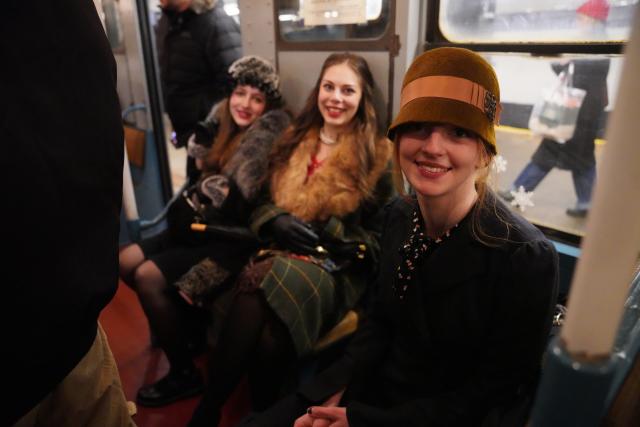 (251215) -- NEW YORK, Dec. 15, 2025 (Xinhua) -- People in vintage clothing take a ride on the Holiday Nostalgia Train in New York City, the United States, on Dec. 14, 2025.
  Holiday Nostalgia Train, vintage 1930s train cars, is running every Sunday in December to celebrate the holiday season here in New York, taking passengers to step back in time. (Xinhua/Zhang Fengguo)