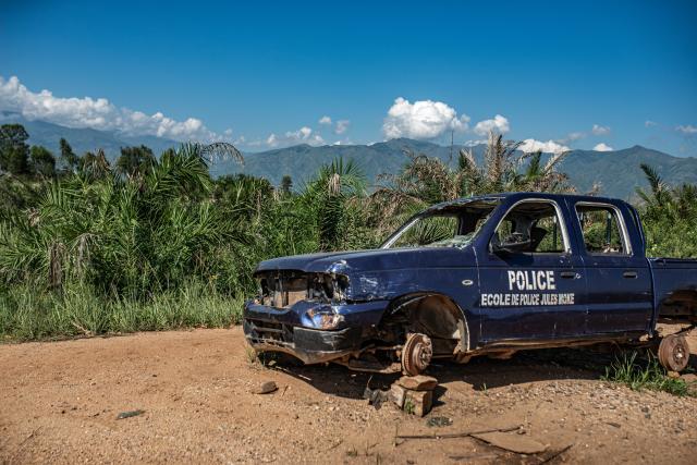 (251215) -- UVIRA, Dec. 15, 2025 (Xinhua) -- An abandoned police vehicle is pictured near Uvira, a city in South Kivu Province in the eastern Democratic Republic of the Congo (DRC), on Dec. 14, 2025.
  Over 500,000 people, including more than 100,000 children, have been displaced since Dec. 1 due to intense fighting in South Kivu Province in eastern DRC, the United Nations Children's Fund (UNICEF) said on Sunday.
  Earlier last week, the March 23 Movement (M23) rebel group announced that it had seized Uvira, the second-largest city in South Kivu near the Burundian border, amid the latest round of offensives in the province. (Photo by Zanem Nety Zaidi/Xinhua)