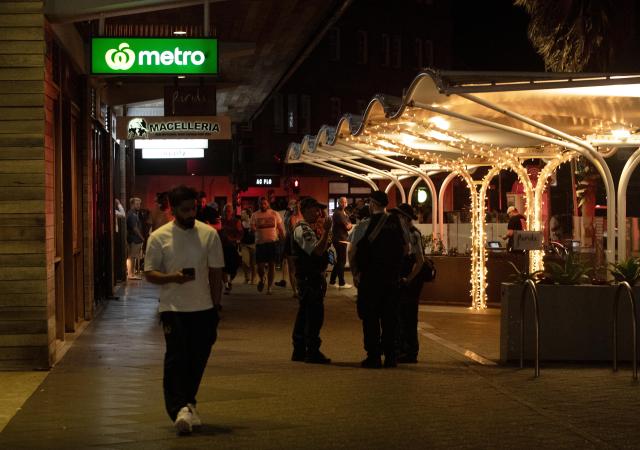 (251215) -- BEIJING, Dec. 15, 2025 (Xinhua) -- Police officers patrol near the shooting site at Bondi Beach in Sydney, Australia, on Dec. 14, 2025.
  There have been 16 confirmed deaths, including that of the 50-year-old shooter, following the shooting. (Xinhua/Ma Ping)