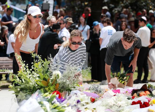 (251215) -- SYDNEY, Dec. 15, 2025 (Xinhua) -- People lay flowers to mourn the victims of the Bondi Beach shooting in Sydney, Australia, Dec. 15, 2025.
  The death toll from a shooting at Sydney's Bondi Beach on Sunday has risen to 16, with a father and son identified as the attackers, police said Monday.
  The deceased range in age from 10 to 87 years old and includes one of the attackers.
  Another 40 people were being treated in hospital for their injuries as of Monday morning, five of whom were in critical condition. (Xinhua/Ma Ping)