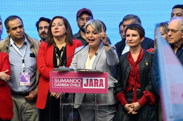 (251215) -- SANTIAGO, Dec. 15, 2025 (Xinhua) -- Chile's leftist candidate Jeannette Jara (C, front) speaks after losing the second round of the presidential election in Santiago, Chile, Dec. 14, 2025.
  Jose Antonio Kast won the Chilean presidential runoff election, becoming the country's new president, said the electoral authorities on Sunday. (Xinhua)