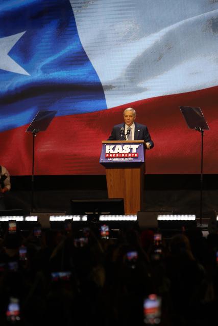 (251215) -- SANTIAGO, Dec. 15, 2025 (Xinhua) -- Jose Antonio Kast, candidate of Chilean far-right Republican Party, speaks after winning the second round of the presidential election in Santiago, Chile, Dec. 14, 2025.
  Jose Antonio Kast won the Chilean presidential runoff election, becoming the country's new president, said the electoral authorities on Sunday. (Xinhua)