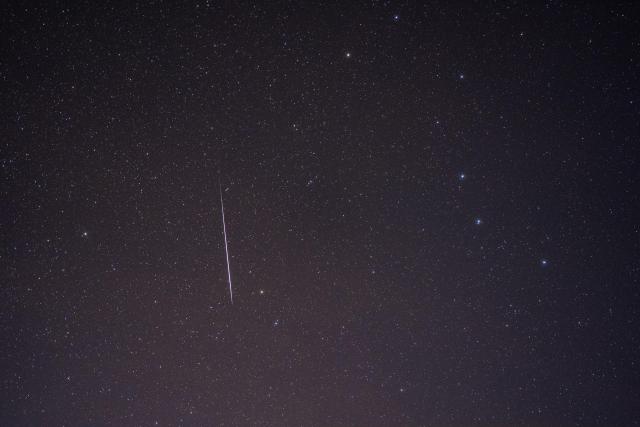 (251215) -- KANGDING, Dec. 15, 2025 (Xinhua) -- This photo taken on Dec. 14, 2025 shows the Geminid meteor shower in the sky over Niujiaohai Lake in Ganluo County, southwest China's Sichuan Province.
  The Geminid meteor shower, one of the most spectacular meteor showers of the year, reached its peak on Dec. 14. (Xinhua/Jiang Hongjing)
