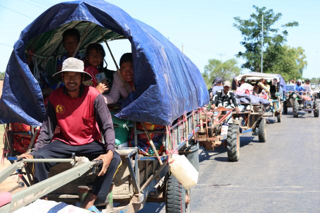 (251215) -- SIEM REAP, Dec. 15, 2025 (Xinhua) -- Civilians flee Srei Snam district in Cambodia's Siem Reap province on Dec. 15, 2025. Thai military forces' attack on Cambodia in the 4th Military Region has entered further deep into Cambodian sovereign territory, said the Cambodian Ministry of Defense on Monday.
   The Thai military forces have expanded their airstrikes to a location in northwest Cambodia's Siem Reap province, the ministry said in a press release, adding that the Thai military used an F-16 fighter jet to drop two bombs near a displaced civilian camp in the province at 10:00 a.m. on Monday local time.
   The fresh border conflict with Thailand has left 12 Cambodian civilians dead and 74 others injured as of 6 p.m. local time on Sunday, Cambodia's Interior Ministry Spokesperson Touch Sokhak said at a press briefing on Monday. (Agence Kampuchea Presse via Xinhua)