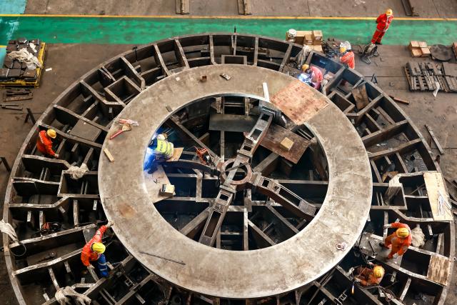 (251215) -- BEIJING, Dec. 15, 2025 (Xinhua) -- Workers assemble a tunnel boring machine at a manufacturing base of China Railway Science & Industry Group in Wuhan, central China's Hubei Province, Dec. 15, 2025.
  China's economy has maintained steady momentum in November, creating favorable conditions to achieve the annual growth target, as revealed by the latest economic indicators on Monday.
  In November, the country's value-added industrial output expanded 4.8 percent year on year. In the first 11 months, the industrial output increased by 6 percent. (Photo by Zhao Jun/Xinhua)