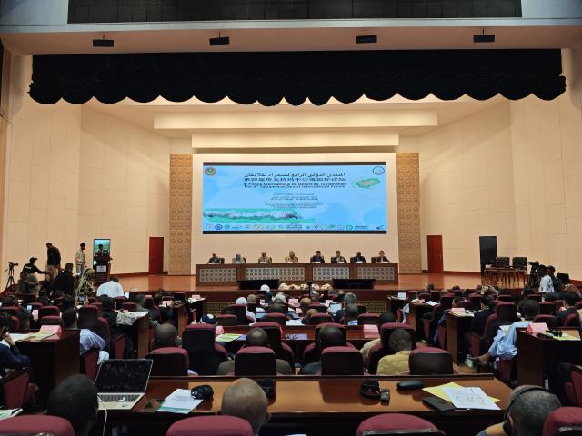 (251215) -- NOUAKCHOTT, Dec. 15, 2025 (Xinhua) -- Officials and experts from China and Africa attend the Fourth Taklamakan Desert International Forum in Nouakchott, Mauritania, Dec. 14, 2025.
  Officials and experts from China and Africa on Sunday called for stronger scientific and technological cooperation to address desertification and land degradation, urging closer coordination to advance Africa's Great Green Wall initiative.
  The calls were made at the fourth Taklamakan Desert International Forum, held in Nouakchott, the capital of Mauritania, where participants stressed that desertification remains a shared global challenge requiring joint action and the sharing of experience.
  TO GO WITH "Roundup: Forum on combating desertification calls for deeper China-Africa cooperation" (Xinjiang Institute of Ecology and Geography/Handout via Xinhua)