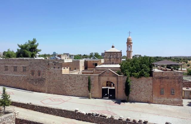 (251215) -- MIDYAT, Dec. 15, 2025 (Xinhua) -- A drone photo taken on Dec. 14, 2025 shows the historic Anitli neighborhood in Midyat, Mardin province, Türkiye. Anitli has been named one of the "Best Tourism Villages 2025" by the United Nations World Tourism Organization (UNWTO), a designation expected to further boost the area's growing tourism momentum. It has preserved its natural charm and is home to historic landmarks that captivate visitors. (Mustafa Kaya/Handout via Xinhua)