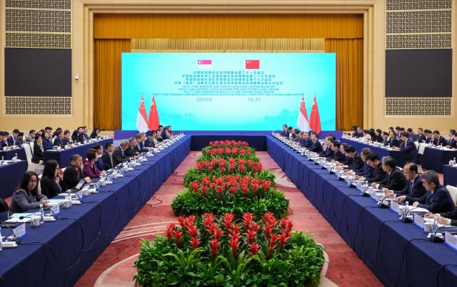 (251215) -- CHONGQING, Dec. 15, 2025 (Xinhua) -- Chinese Vice Premier Ding Xuexiang, also a member of the Standing Committee of the Political Bureau of the Communist Party of China (CPC) Central Committee, and Singaporean Deputy Prime Minister Gan Kim Yong co-chair four bilateral cooperation mechanism meetings in southwest China's Chongqing, Dec. 15, 2025. The four meetings were the 21st meeting of the China-Singapore Joint Council for Bilateral Cooperation, the 26th meeting of the China-Singapore Suzhou Industrial Park Joint Steering Council, the 17th meeting of the China-Singapore Tianjin Eco-City Joint Steering Council, and the ninth meeting of the China-Singapore (Chongqing) Demonstration Initiative on Strategic Connectivity Joint Steering Council.
    Ding met with Gan prior to the four bilateral meetings. (Xinhua/Ding Lin)