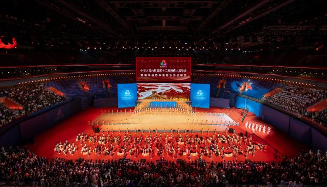 (251216) -- BEIJING, Dec. 16, 2025 (Xinhua) -- Artists perform during the closing event of China's 12th National Games for Persons with Disabilities and the 9th National Special Olympic Games in Shenzhen, south China's Guangdong Province, Dec. 15, 2025. (Xinhua/Sun Fei)