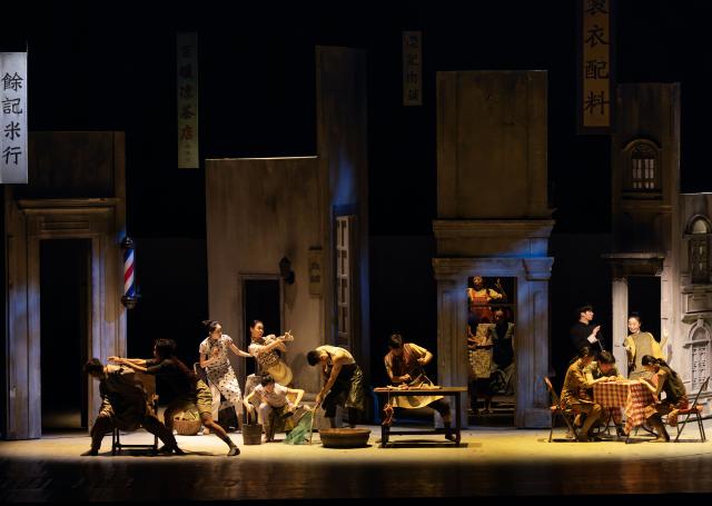 (251216) -- TORONTO, Dec. 16, 2025 (Xinhua) -- Actors attend a rehearsal of the dance drama Wing Chun during a media day event in Toronto, Canada, on Dec. 15, 2025. The Chinese dance drama will be staged here from Dec. 16, 2025 to Jan. 4, 2026. (Photo by Zou Zheng/Xinhua)