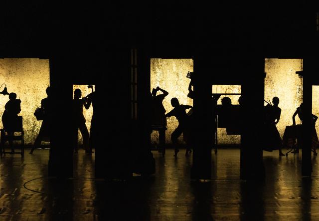 (251216) -- TORONTO, Dec. 16, 2025 (Xinhua) -- Actors attend a rehearsal of the dance drama Wing Chun during a media day event in Toronto, Canada, on Dec. 15, 2025. The Chinese dance drama will be staged here from Dec. 16, 2025 to Jan. 4, 2026. (Photo by Zou Zheng/Xinhua)