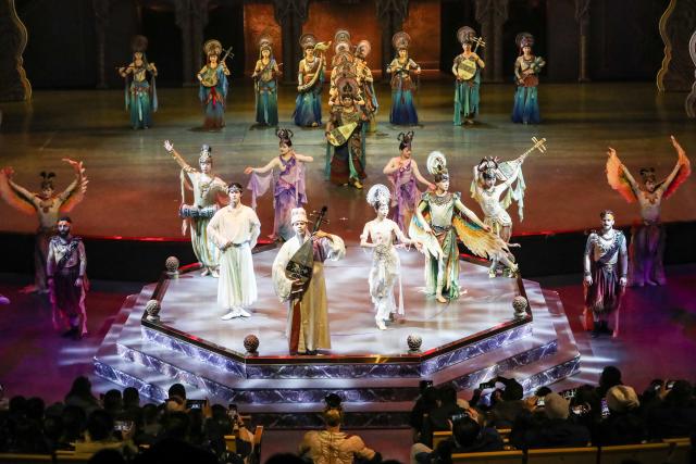 (251216) -- DUNHUANG, Dec. 16, 2025 (Xinhua) -- An immersive dance drama "Ancient Sound of Dunhuang" is staged in Dunhuang, northwest China's Gansu Province, Dec. 15, 2025.
  Blending elements drawn from the murals and sculptures of Dunhuang, the performance features elaborately designed stage, holographic display, and awe-inspiring dance. (Xinhua/Lang Bingbing)