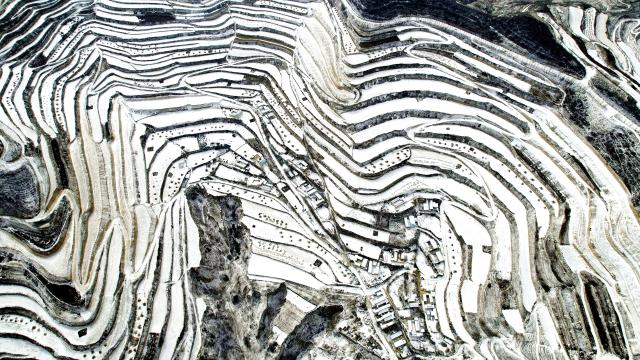 (251216) -- BEIJING, Dec. 16, 2025 (Xinhua) -- An aerial drone photo taken on Dec. 12, 2025 shows the scenery of terraced lands and village covered by snow in Honglin Village, Pingliang City of northwest China's Gansu Province. (Photo by Wang Yi/Xinhua)