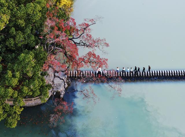 (251216) -- BEIJING, Dec. 16, 2025 (Xinhua) -- A drone photo taken on Nov. 30, 2025 shows tourists visiting a cultural park in Taishun County, Wenzhou City of east China's Zhejiang Province. (Photo by Zhou Hanxiang/Xinhua)