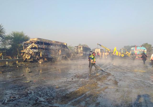 (251216) -- MATHURA, Dec. 16, 2025 (Xinhua) -- Wreckage of buses are seen after a pileup on Delhi-Agra Expressway in Mathura district of Indian's northern state of Uttar Pradesh, Dec. 16, 2025. The death toll from Tuesday's multi-vehicle collision has risen to 15, with around 48 people injured, local police confirmed by phone.
     Up to seven buses and three cars were involved in the pileup amid heavy fog. The collision immediately caused the vehicles to catch fire, resulting in numerous casualties. (IANS/Handout via Xinhua)