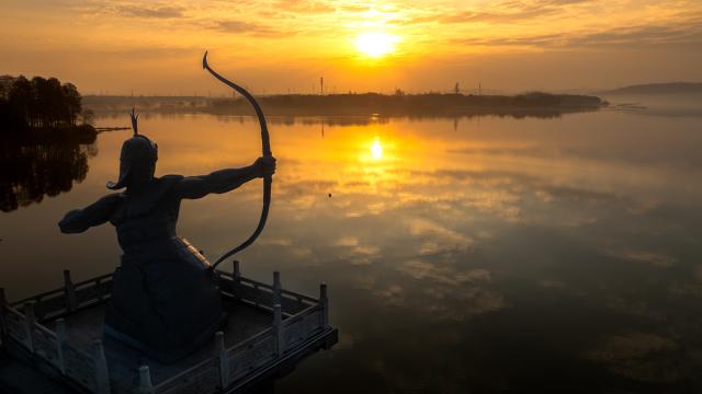 (251216) -- WUHAN, Dec. 16, 2025 (Xinhua) -- A drone photo taken on Dec. 16, 2025 shows the scenery in the Donghu Lake scenic area in Wuhan, central China's Hubei Province. (Xinhua/Xiao Yijiu)
