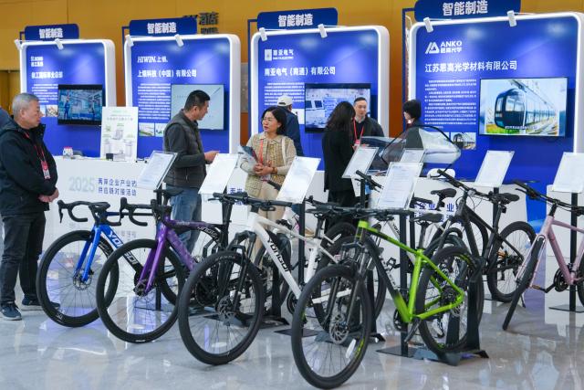 (251216) -- NANJING, Dec. 16, 2025 (Xinhua) -- Participants visit an exhibition area of the 2025 annual conference of the Cross-Strait CEO Summit in Nanjing, east China's Jiangsu Province, Dec. 16, 2025. The 2025 annual conference of the Cross-Strait CEO Summit opened here Tuesday. About 800 people from the Chinese mainland and Taiwan gathered on Tuesday in Nanjing to discuss cross-Strait industrial transformation, innovation and cooperation. (Xinhua/Li Bo)