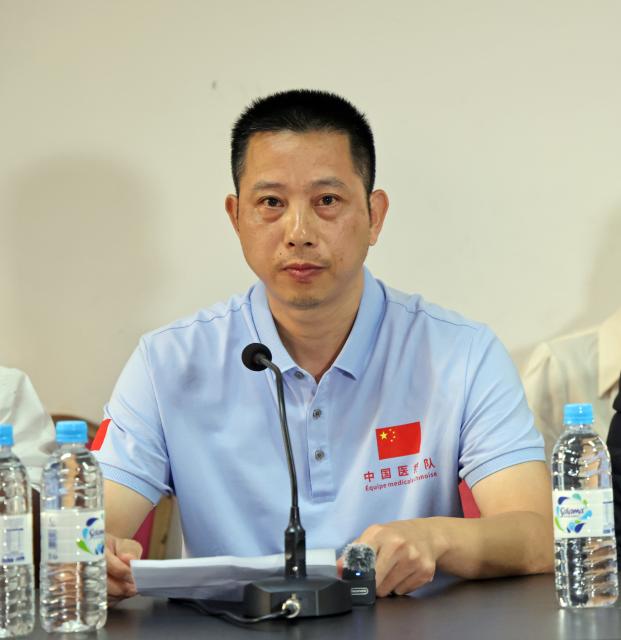 (251216) -- ANTANANARIVO, Dec. 16, 2025 (Xinhua) -- Su Yunyu, head of the 17th Chinese medical team in the Comoros, speaks at a ceremony marking the arrival of the 17th Chinese medical team in the Comoros and the departure of the previous team in Moroni, capital of the Comoros, Dec. 15, 2025. TO GO WITH "17th Chinese medical team arrives in Comoros to boost health cooperation" (17th Chinese medical team in the Comoros/Handout via Xinhua)