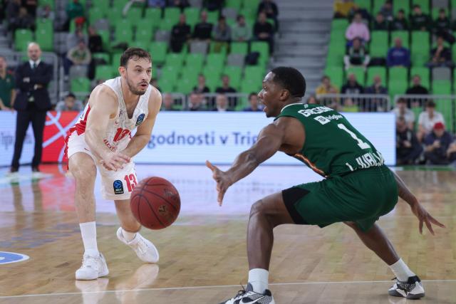(251217) -- LJUBLJANA, Dec. 17, 2025 (Xinhua) -- Roi Huber (L) of Hapoel Midtown Jerusalem passes the ball during the BKT EuroCup 2025/26 11th round basketball match between Cedevita Olimpija Ljubljana and Hapoel Midtown Jerusalem in Ljubljana, Slovenia, on Dec. 16, 2025. (Photo by Zeljko Stevanic/Xinhua)