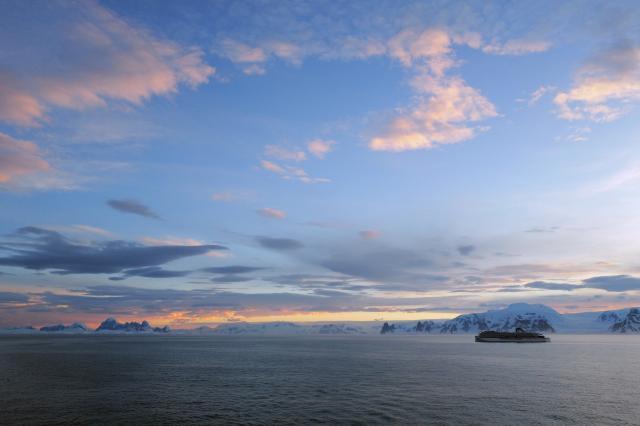 (251217) -- ANTARCTICA, Dec. 17, 2025 (Xinhua) -- A cruise ship sails in Peltier Channel in Antarctica in the early hours of Dec. 14, 2025. (Photo by Yang Shu/Xinhua)