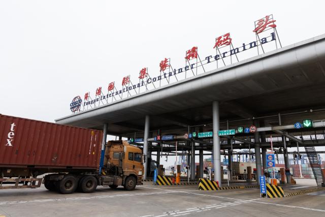 (251217) -- BEIJING, Dec. 17, 2025 (Xinhua) -- A truck goes through the Yangpu International Container Terminal during a pressure test for the terminal in Danzhou, south China's Hainan Province, Dec. 11, 2025. (Xinhua/Jin Liwang)